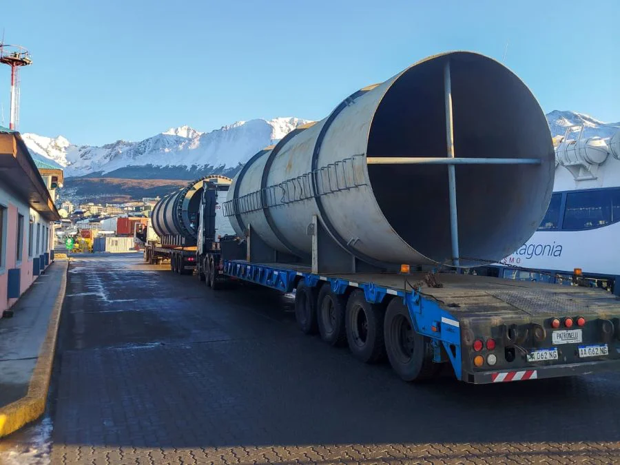 Comenzaron los trabajos de descarga del equipamiento de la nueva usina de Ushuaia