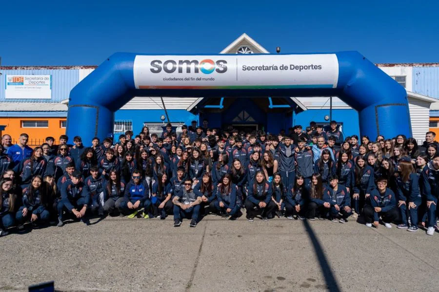 Partió la delegación fueguina rumbo a los Juegos Binacionales de la Araucanía