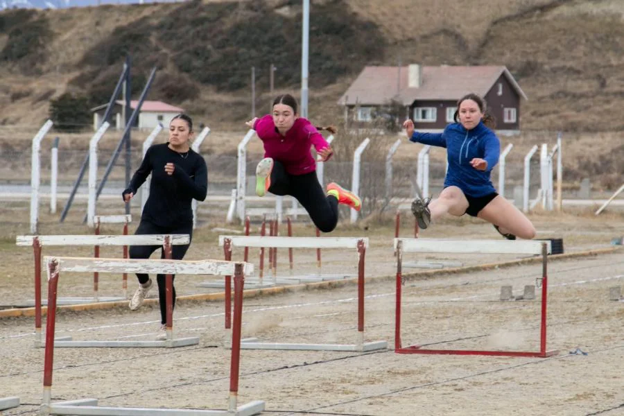 Con más de 70 deportistas finalizaron los Juegos Fueguinos de Atletismo