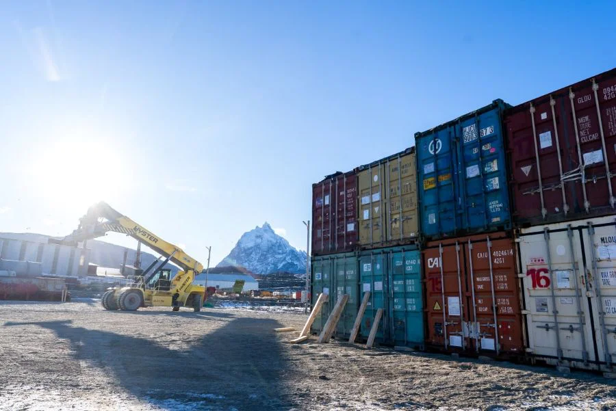 En 48 hs se descargó el 25% del equipamiento de la nueva usina para Ushuaia