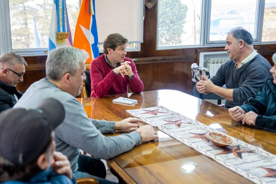 Taxistas de Ushuaia solicitan a la provincia acompañamiento ante la crisis del sector