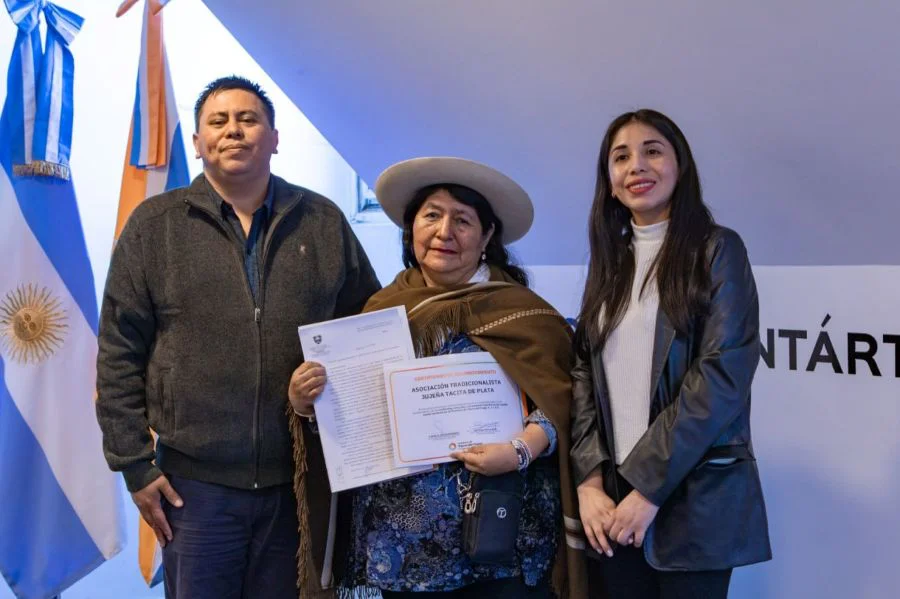 Brindan reconocimiento a la trayectoria de la agrupación jujeña ‘Tacita de Plata’