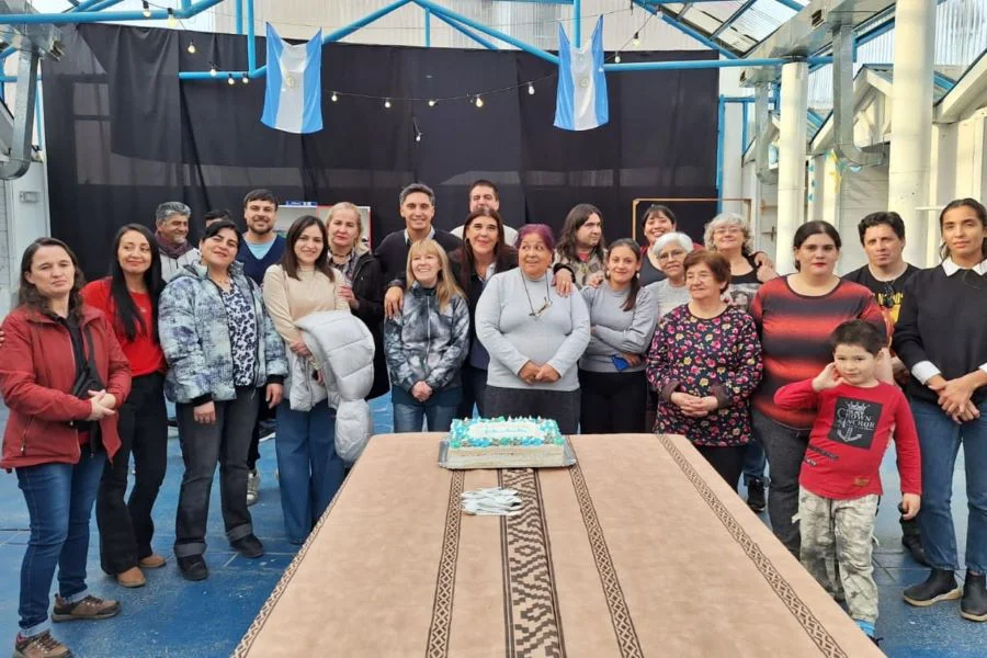 photo_5096355408745532445_y