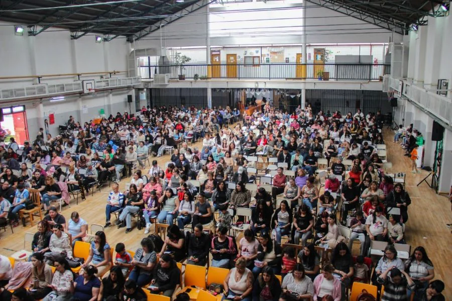 Cientos de mujeres participaron en Tolhuin del bingo por el Mes de las Maternidades