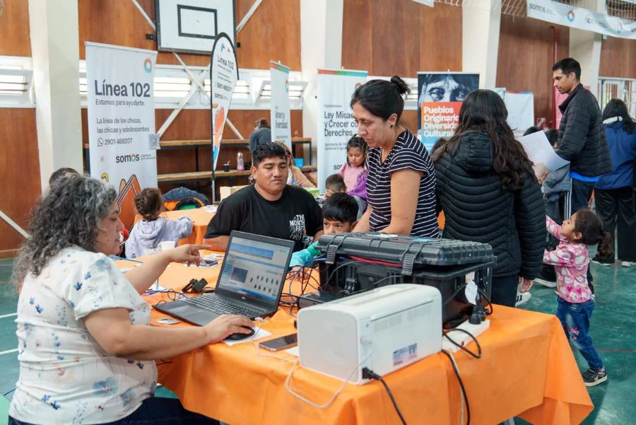 photo_5057797387090332554_y