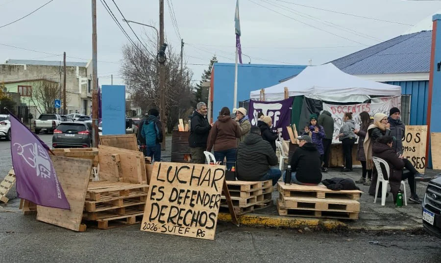 El paro docente continúa y el conflicto se retoma este martes en la mesa técnica